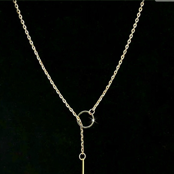 Just In!  Beautiful gold tone necklace. NEW - Picture 2 of 3